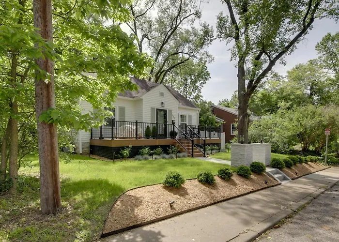 Bloomington Bungalow - Steps To Campus!